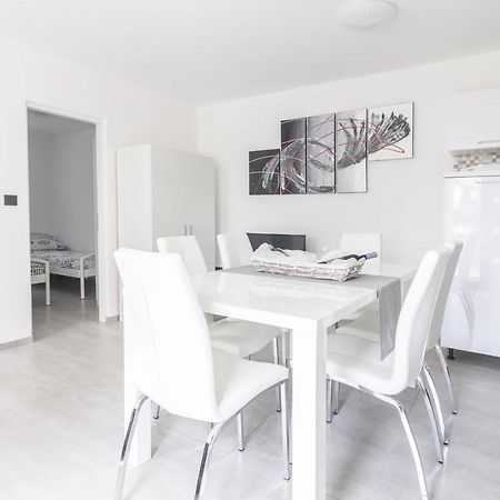 New Family 2 Bedroom Apartment Vodnjan Exteriör bild